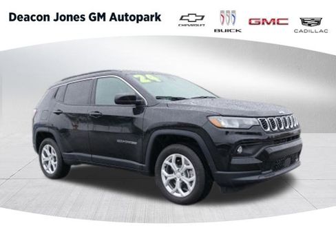 Used 2024 Jeep Compass Latitude image 1