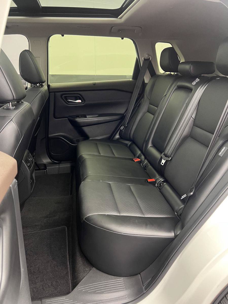 Used 2023 Nissan Rogue SV w/ SV Premium B Package FWD image 32