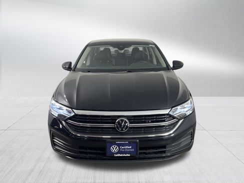 Certified 2023 Volkswagen Jetta SE w/ Panoramic Sunroof Package image 2