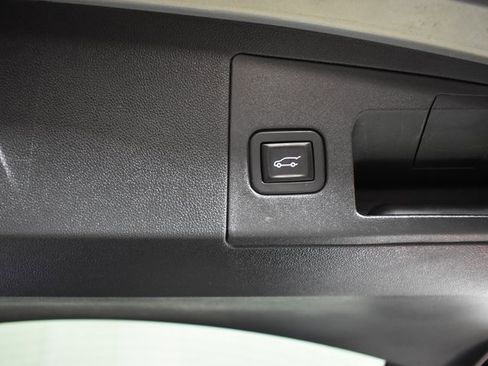 Used 2018 Cadillac XT5 Luxury w/ Driver Awareness Package image 30