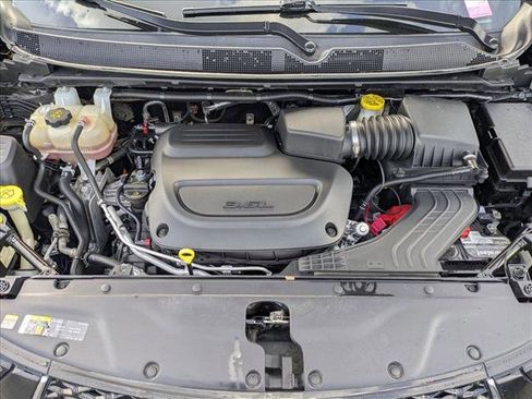 Used 2022 Chrysler Pacifica Touring-L image 23