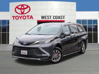 Used 2025 Toyota Sienna LE