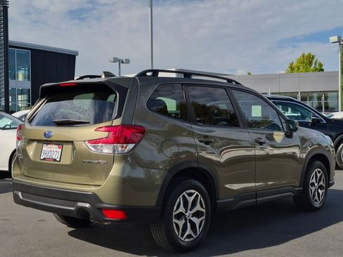 Used 2023 Subaru Forester Premium AWD/4WD image 5