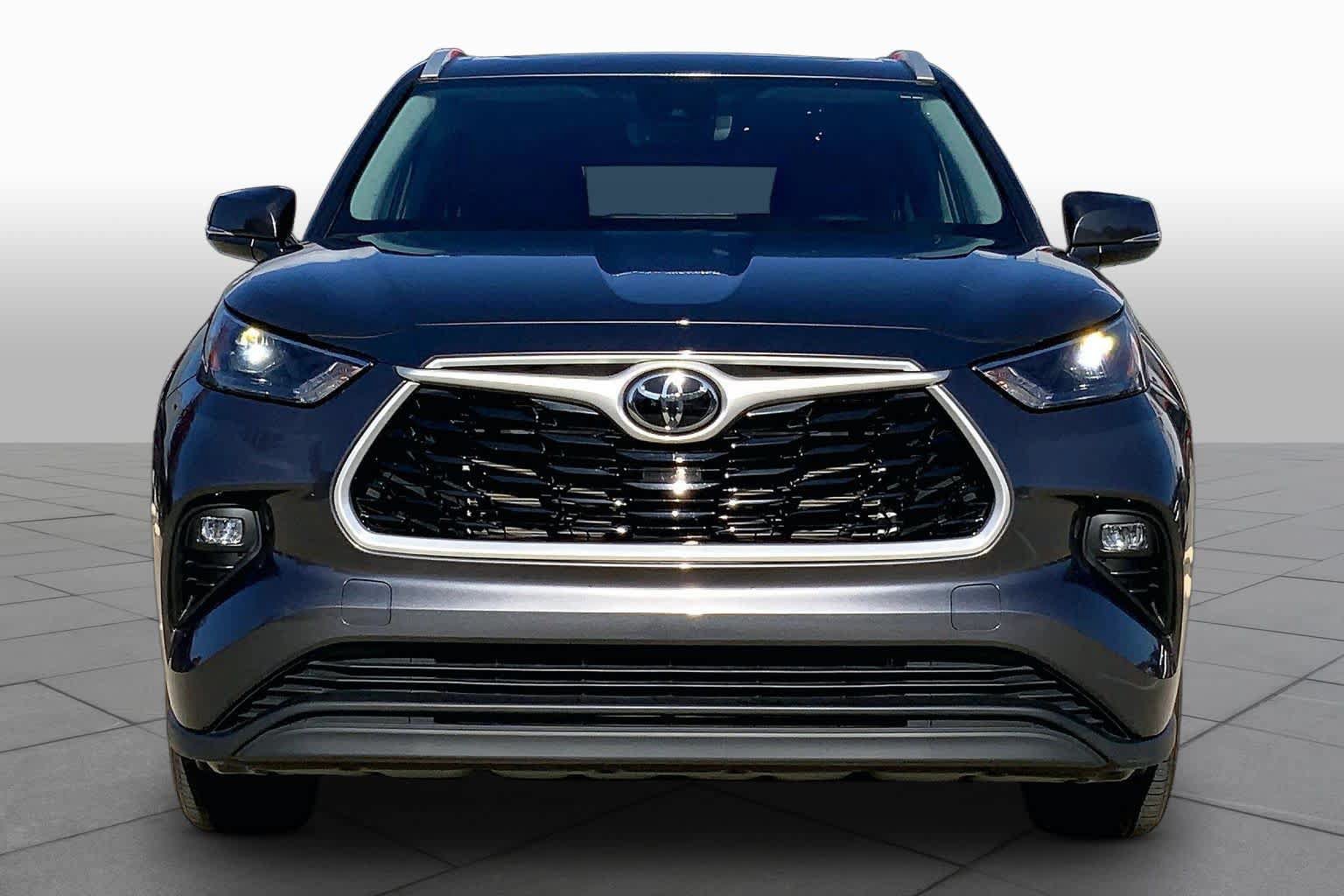 Used 2024 Toyota Highlander XLE AWD/4WD image 4
