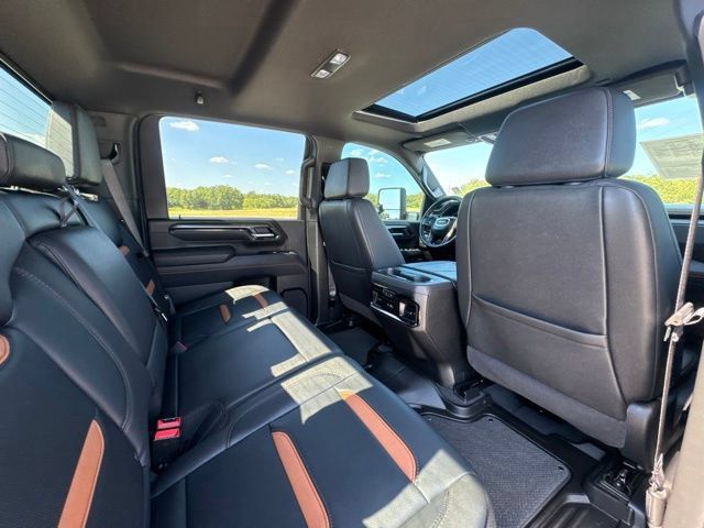 Used 2025 GMC Sierra 2500 AT4 w/ AT4 Premium Plus Package AWD/4WD image 11