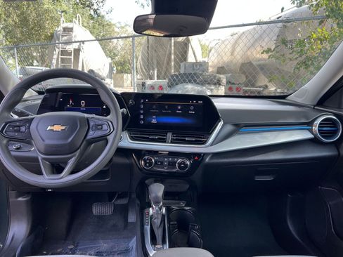 Used 2025 Chevrolet Trax LT image 27