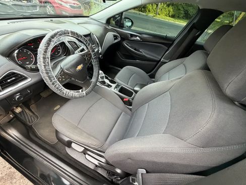 Used 2019 Chevrolet Cruze LT FWD image 23