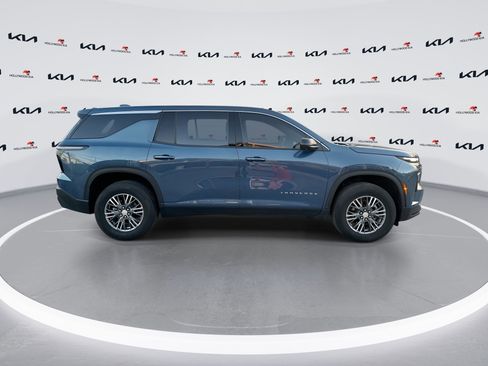 Used 2024 Chevrolet Traverse LS image 9