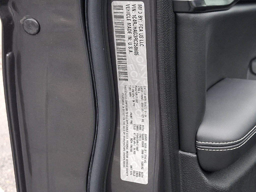 Used 2024 Jeep Grand Cherokee Laredo w/ Luxury Tech Group I AWD/4WD image 28