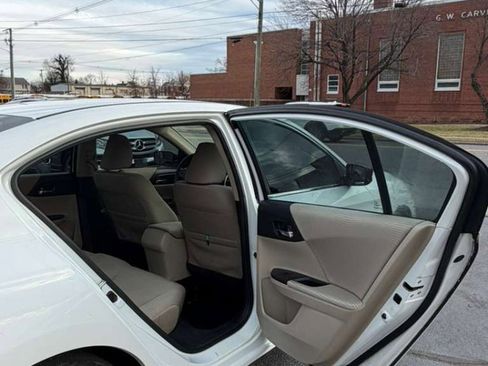 Used 2017 Honda Accord LX image 17