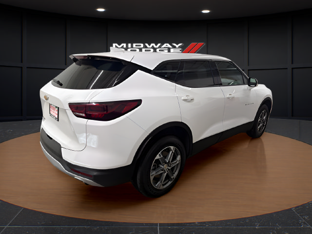 Used 2025 Chevrolet Blazer LT FWD image 4