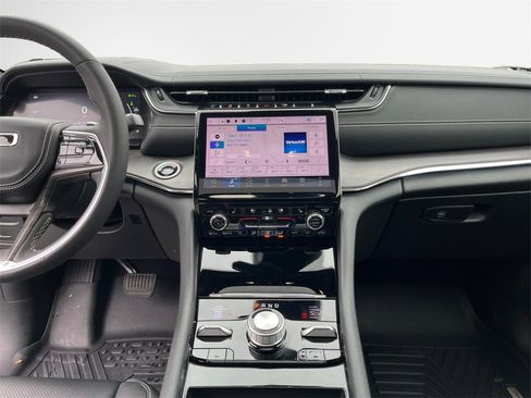 Used 2024 Jeep Grand Cherokee Overland w/ Luxury Tech Group IV image 16