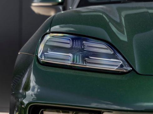 Certified 2025 Porsche Macan 4 Electric image 16