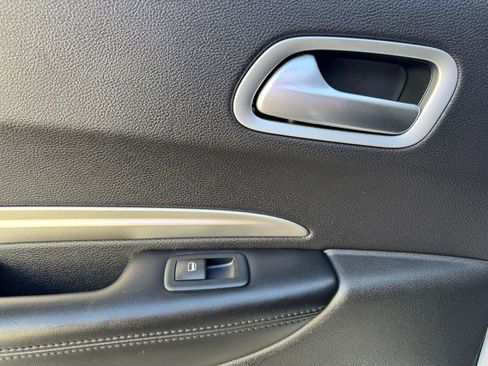 Used 2020 Dodge Durango SXT image 16