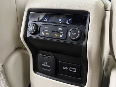 Used 2020 GMC Acadia Denali image 31