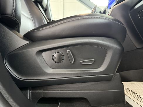 Used 2022 Ford Explorer XLT w/ Equipment Group 202A image 32