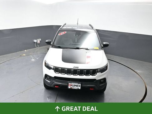 Used 2025 Jeep Compass Trailhawk AWD/4WD image 45
