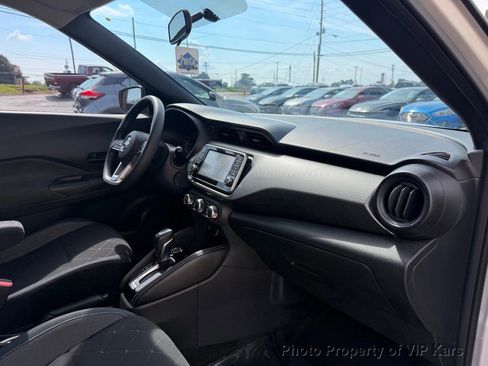 Used 2018 Nissan Kicks S FWD image 17