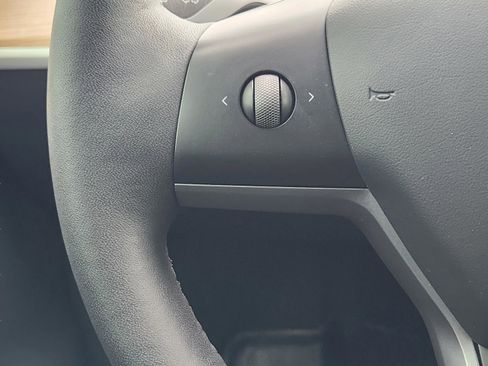 Used 2023 Tesla Model Y Long Range image 23