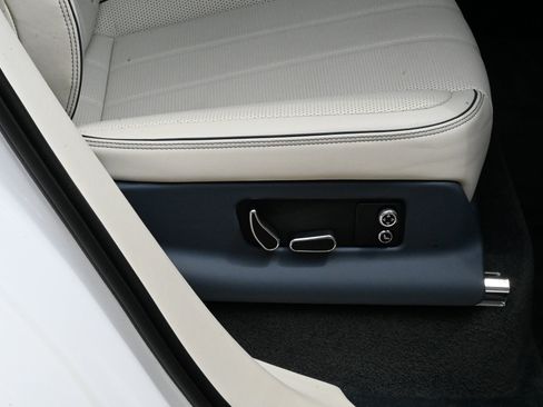 Used 2023 Bentley Bentayga AWD/4WD image 55