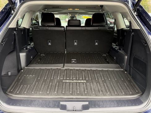 Used 2022 Toyota Highlander XLE image 6