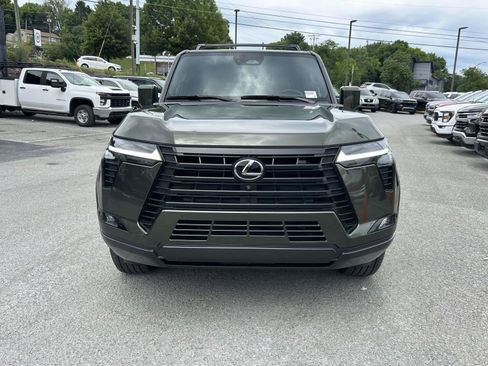 Used 2024 Lexus GX 550 w/ Cold Area Package AWD/4WD image 8