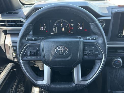 Certified 2026 Toyota 4Runner SR5 AWD/4WD image 22