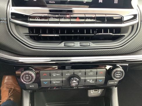 New 2025 Jeep Compass Limited w/ Sun & Sound Group image 20