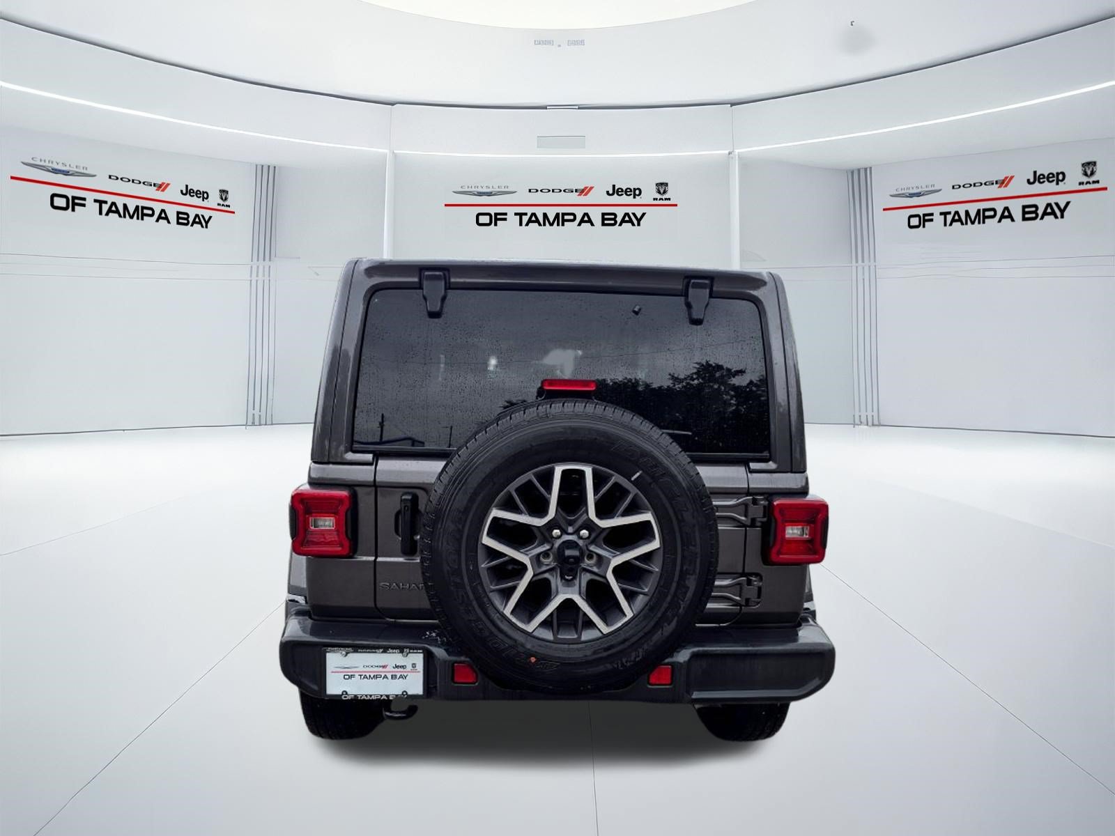 Used 2026 Jeep Wrangler Unlimited Sahara AWD/4WD image 5