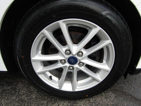 Used 2017 Ford Focus SE FWD image 34