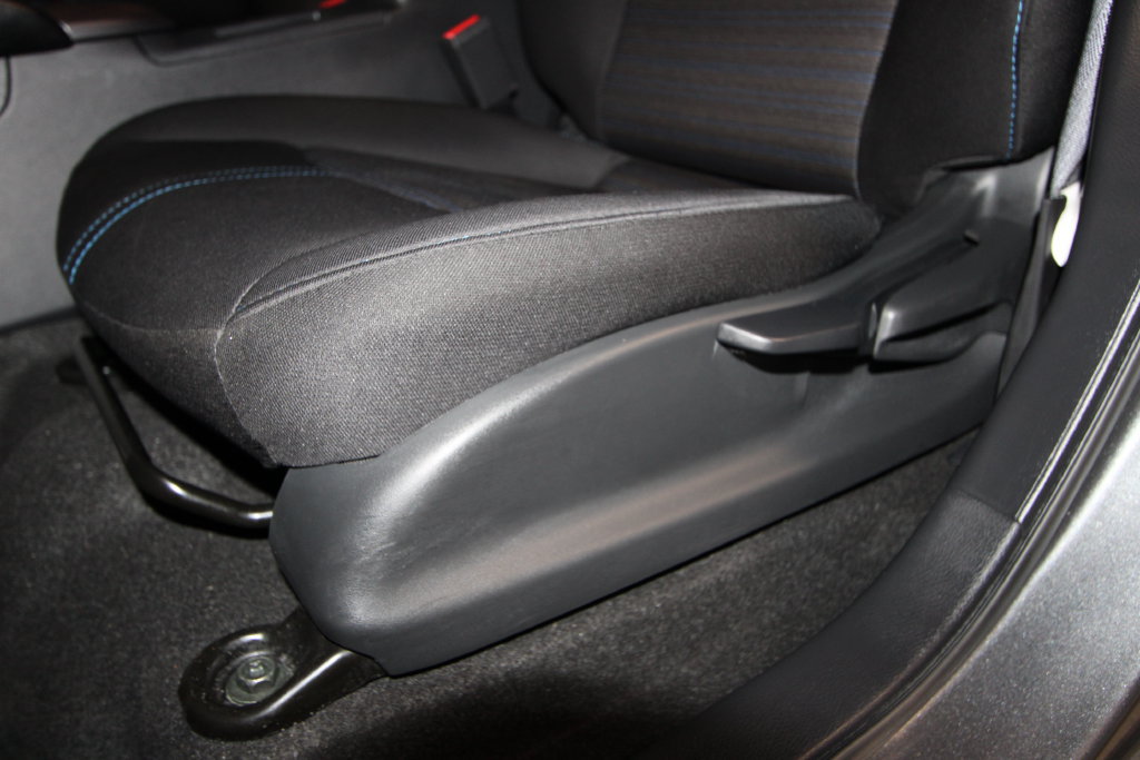 Used 2025 Nissan Leaf S FWD image 7