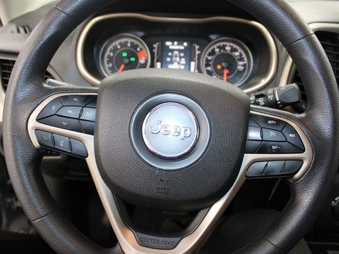 Used 2018 Jeep Cherokee Latitude image 18