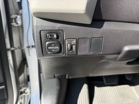 Used 2016 Toyota Corolla L image 16