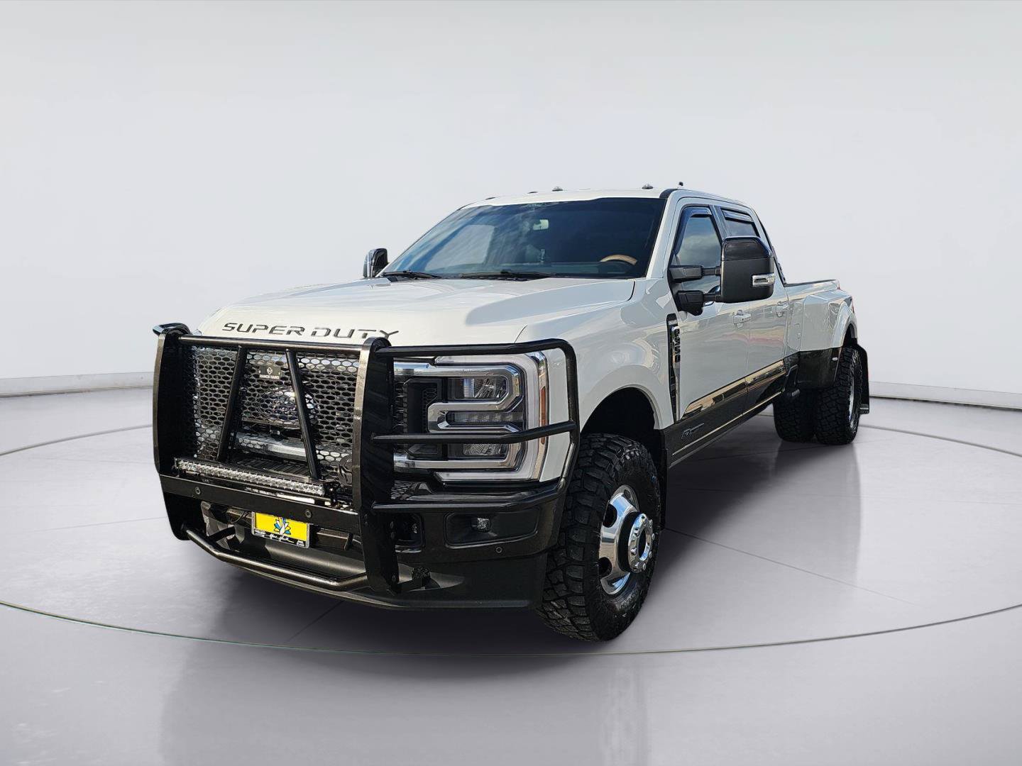 Used 2025 Ford F350 4x4 Crew Cab DRW Super Duty image 1