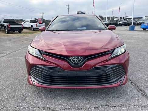 Used 2019 Toyota Camry LE image 2