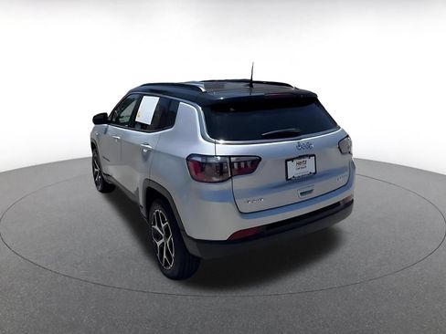 Used 2025 Jeep Compass Limited AWD/4WD image 9
