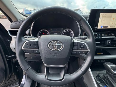 Used 2023 Toyota Highlander XLE image 19