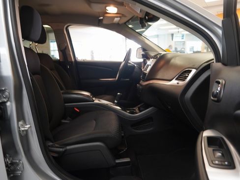 Used 2018 Dodge Journey SE image 28