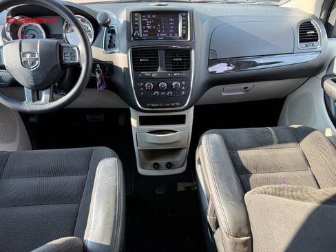 Used 2018 Dodge Grand Caravan SE w/ UConnect Hands-Free Group FWD image 13