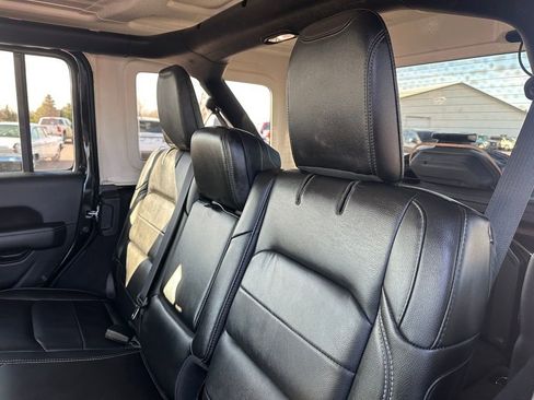 Used 2022 Jeep Wrangler Unlimited Sahara image 23
