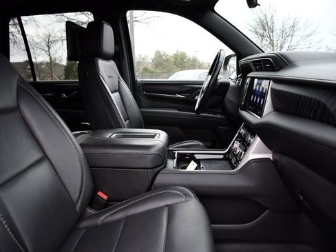 Used 2021 GMC Yukon Denali w/ Denali Premium Package image 35