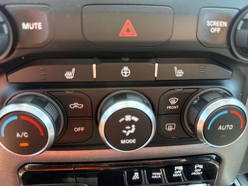 Used 2022 RAM 1500 Big Horn w/ Night Edition AWD/4WD image 30