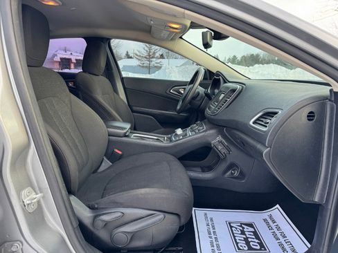 Used 2015 Chrysler 200 Limited image 18