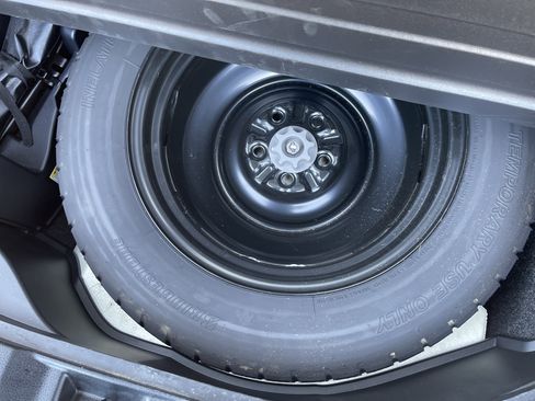 Used 2018 Toyota RAV4 XLE w/ Plus Extra Value Package image 38