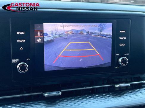 Used 2024 Kia Carnival LX image 17