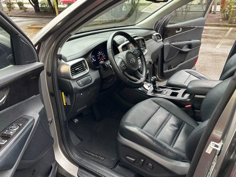 Used 2017 Kia Sorento EX image 10