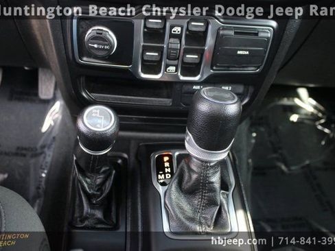 Used 2022 Jeep Wrangler Unlimited Sport image 17