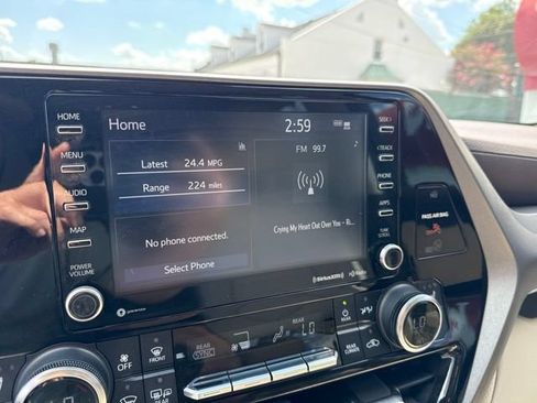 Used 2022 Toyota Highlander XLE FWD image 10