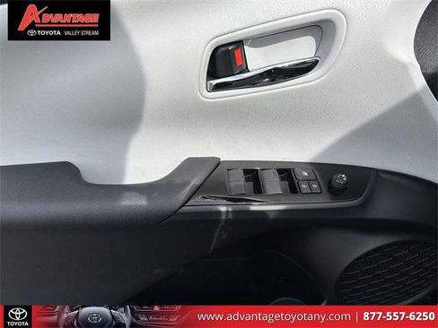 Certified 2022 Toyota Prius XLE image 21