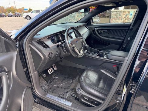 Used 2018 Ford Taurus SHO image 8